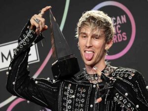 دانلود آهنگ ​​​​Baddest از Machine Gun Kelly با متن و ترجمه