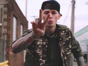 دانلود آهنگ Breaking News از Machine Gun Kelly با متن و ترجمه