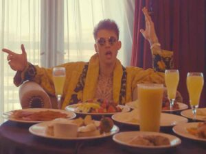 دانلود آهنگ Golden God از Machine Gun Kelly با متن و ترجمه