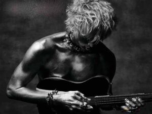 دانلود آهنگ ​​​​die in california از Machine Gun Kelly و Gunna و Landon Barker و Young Thug با متن و ترجمه