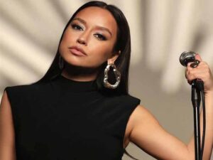 دانلود آهنگ ترکی Geri Geldim از Tuğba Yurt با متن و ترجمه