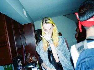 دانلود آهنگ 27 از 6HOST با متن و ترجمه