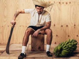 دانلود آهنگ اسپانیایی LO QUE LE PASÓ A HAWAii از Bad Bunny با متن و ترجمه