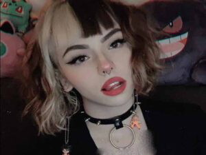 دانلود آهنگ Cat Girls Are Ruining My Life از CORPSE با متن و ترجمه