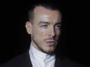 دانلود آهنگ ترکی Bir Kuş Uçar از Cem Adrian با متن و ترجمه