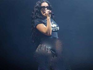 دانلود آهنگ Wall of Sound از Charli xcx با متن و ترجمه