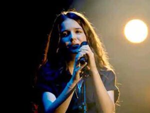 دانلود آهنگ فرانسوی Je t’aimais, je t’aime, je t’aimerai از Erza Muqoli با متن و ترجمه