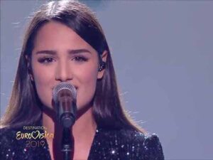 دانلود آهنگ فرانسوی In The Shadow از Florina با متن و ترجمه