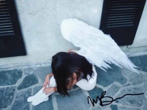 دانلود آهنگ angel wings از Madison Beer با متن و ترجمه