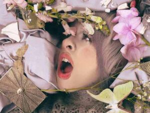 دانلود آهنگ POSSESSION از Melanie Martinez با متن و ترجمه