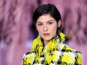 دانلود آهنگ Badlands از Mumford & Sons و Gracie Abrams با متن و ترجمه