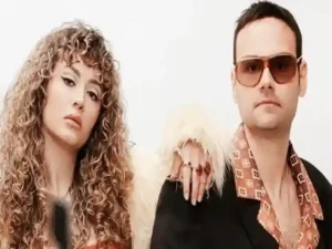 دانلود آهنگ ترکی Gurbet از Sena Şener با متن و ترجمه