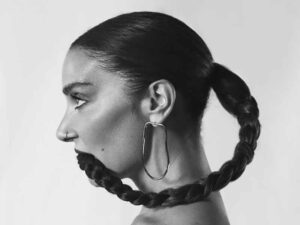 دانلود آهنگ ترکی Kötü Kötü از Sıla با متن و ترجمه