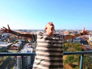 دانلود آهنگ Home Soon از Machine Gun Kelly با متن و ترجمه