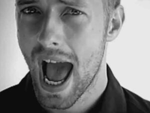 دانلود آهنگ God Put a Smile Upon Your Face از Coldplay با متن و ترجمه