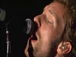 دانلود آهنگ Low از Coldplay با متن و ترجمه