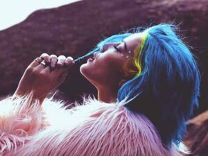 دانلود آهنگ I Walk The Line از Halsey با متن و ترجمه