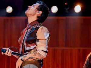 دانلود آهنگ Dance No More از Harry Styles با متن و ترجمه