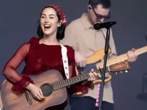 دانلود آهنگ Hit the Wall از Gracie Abrams با متن و ترجمه