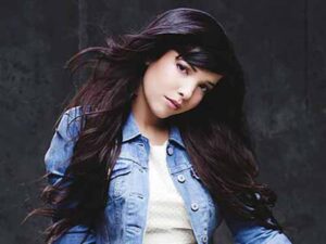 دانلود آهنگ فرانسوی Comme Un Bateau از Indila با متن و ترجمه