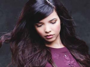 دانلود آهنگ فرانسوی Mini World از Indila با متن و ترجمه