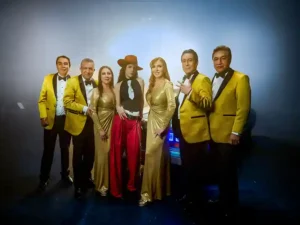 دانلود آهنگ اسپانیایی Por Ella (world cup 2026 official song) از Los Ángeles Azules و Belinda با متن و ترجمه
