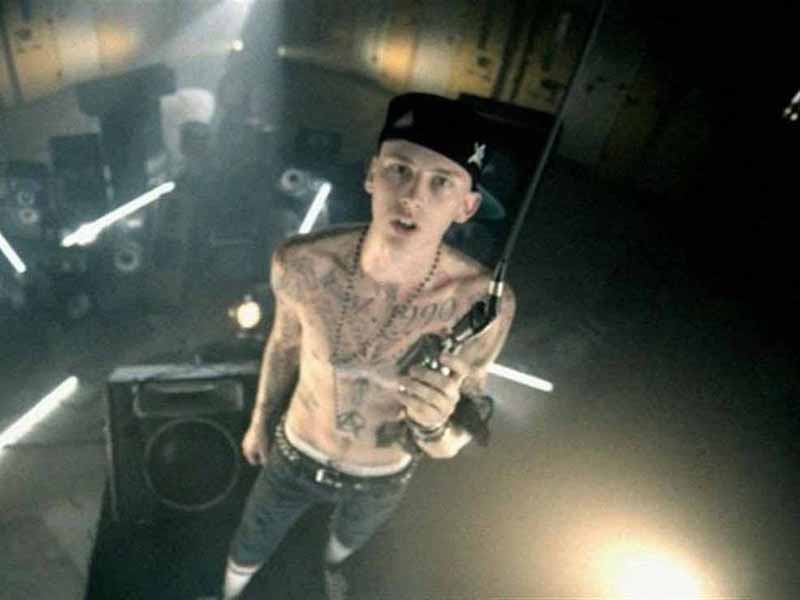 دانلود آهنگ Stereo از Machine Gun Kelly با متن و ترجمه