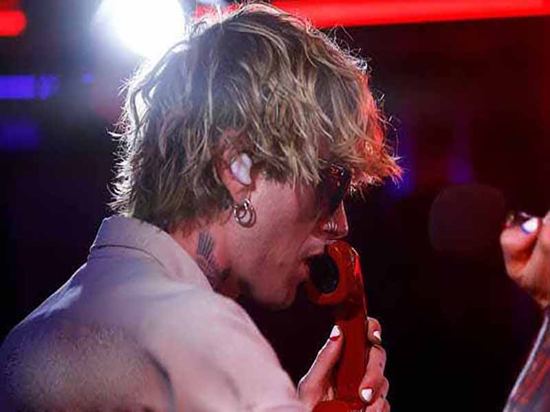 دانلود آهنگ WWIII از Machine Gun Kelly با متن و ترجمه