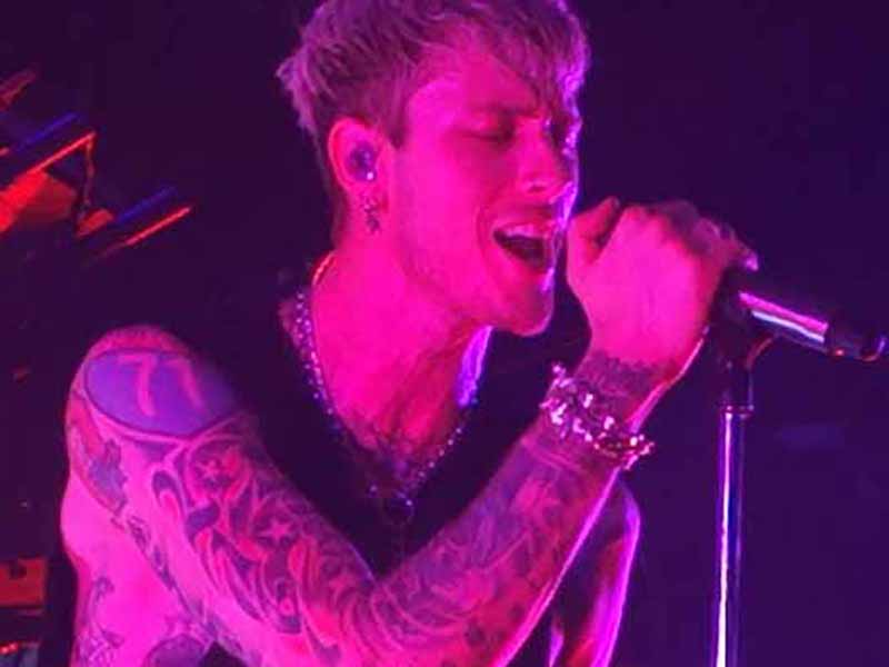 دانلود آهنگ Waste Love از Machine Gun Kelly با متن و ترجمه