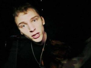 دانلود آهنگ Wild Boy از Machine Gun Kelly با متن و ترجمه