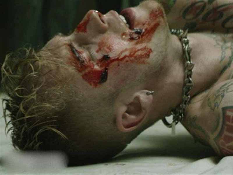 دانلود آهنگ World Series از Machine Gun Kelly با متن و ترجمه