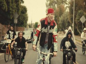 دانلود آهنگ Gone از Machine Gun Kelly و Leroy Sanchez با متن و ترجمه