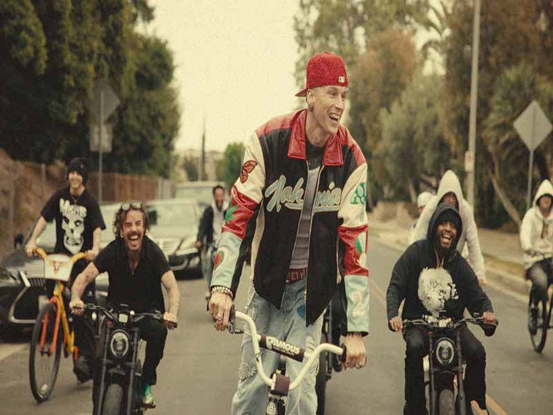 دانلود آهنگ Gone از Machine Gun Kelly و Leroy Sanchez با متن و ترجمه