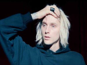 دانلود آهنگ Taurus از Machine Gun Kelly و Naomi Wild با متن و ترجمه