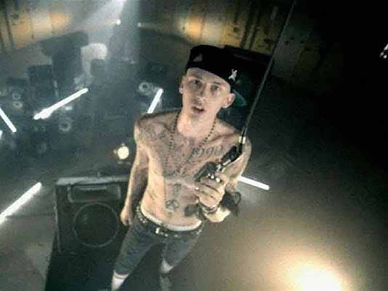 دانلود آهنگ D&G از Machine Gun Kelly و Sean McGee با متن و ترجمه