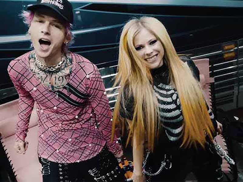 دانلود آهنگ nothing inside از Machine Gun Kelly و iann dior با متن و ترجمه
