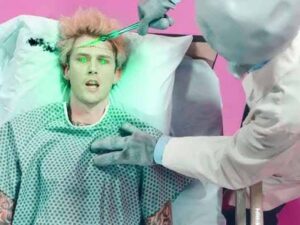 دانلود آهنگ kevin and barracuda از Machine Gun Kelly با متن و ترجمه