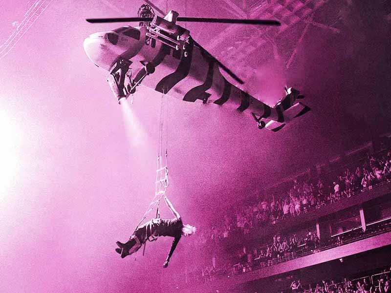 دانلود آهنگ last november از Machine Gun Kelly با متن و ترجمه