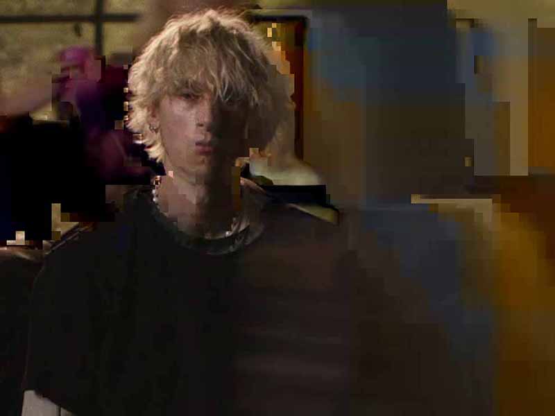 دانلود آهنگ lonely از Machine Gun Kelly با متن و ترجمه