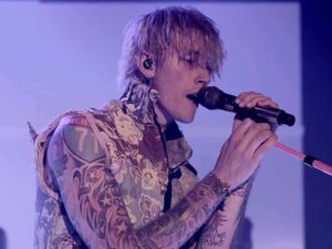 دانلود آهنگ play this when i’m gone از Machine Gun Kelly با متن و ترجمه