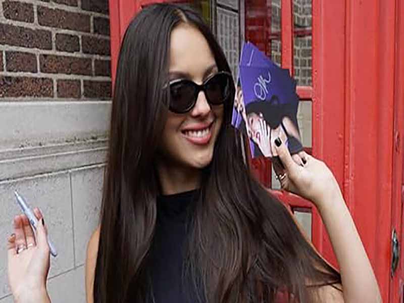 دانلود آهنگ cigarette smoke از Olivia Rodrigo با متن و ترجمه