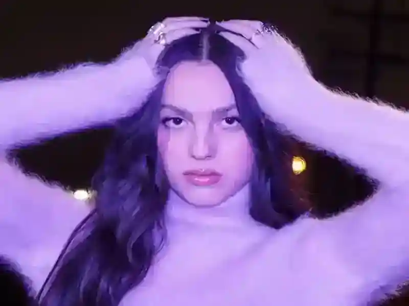 دانلود آهنگ purple از Olivia Rodrigo با متن و ترجمه