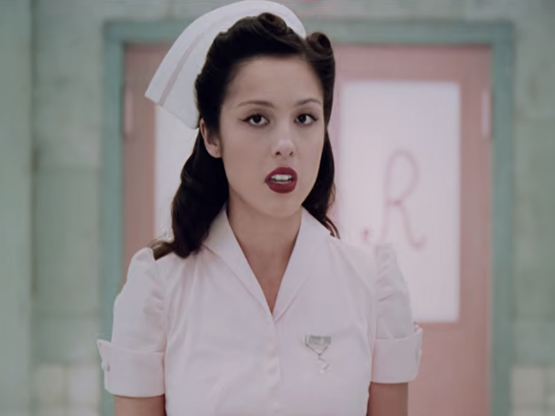 دانلود آهنگ the cure از Olivia Rodrigo با متن و ترجمه
