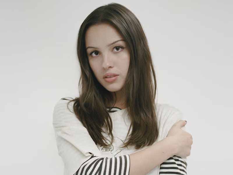 دانلود آهنگ u + me = ˂۳ از Olivia Rodrigo با متن و ترجمه