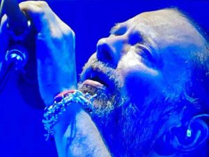 دانلود آهنگ The Tourist از Radiohead با متن و ترجمه