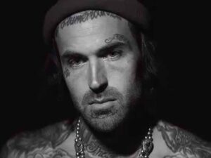 دانلود آهنگ Here I Am از Yelawolf با متن و ترجمه