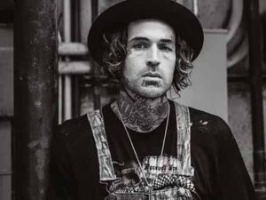 دانلود آهنگ Hot از Yelawolf با متن و ترجمه