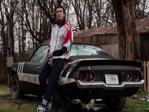 دانلود آهنگ Over Here از Yelawolf با متن و ترجمه
