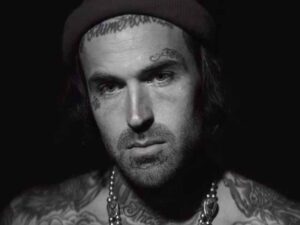 دانلود آهنگ Row Your Boat از Yelawolf با متن و ترجمه