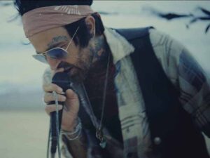 دانلود آهنگ Jump Out The Window از Yelawolf و Shooter Jennings با متن و ترجمه